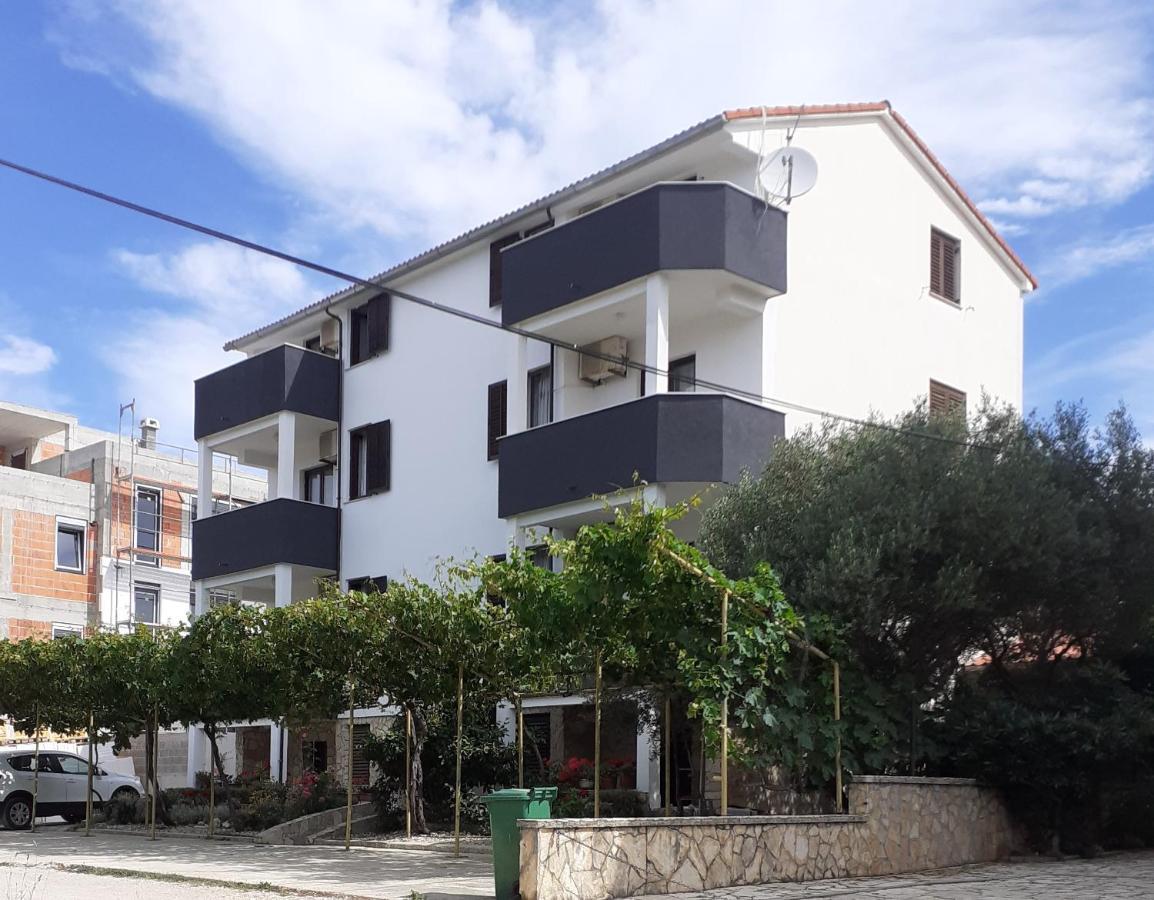 Apartments Parac Petrcane Exterior photo